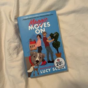 Maggie Moves On by Lucy Score